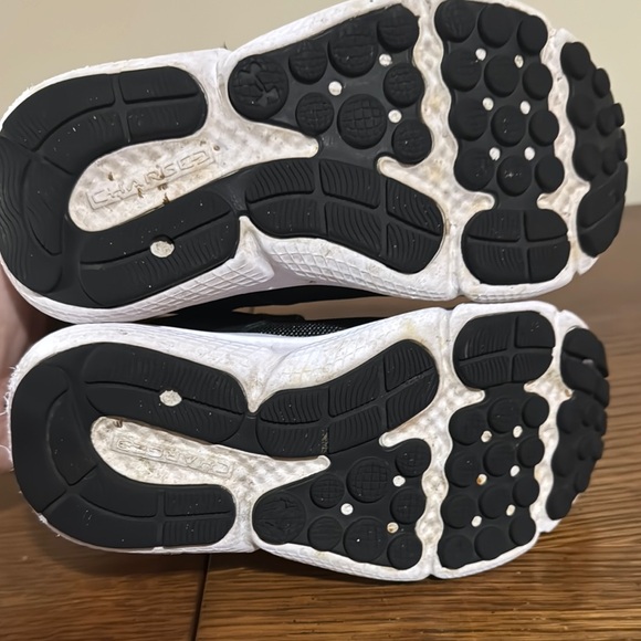 Under Armour Black and White Sneakers with Breathable Mesh - Picture 5 of 6